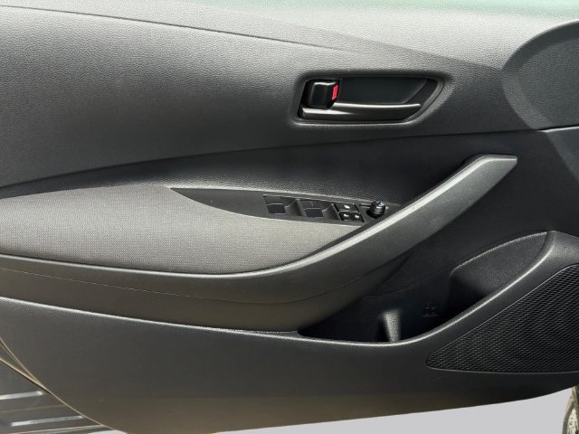Used 2025 Toyota Corolla LE FWD image 17