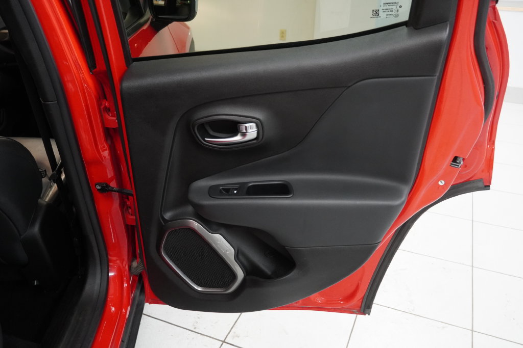 Used 2018 Jeep Renegade Limited AWD/4WD image 23