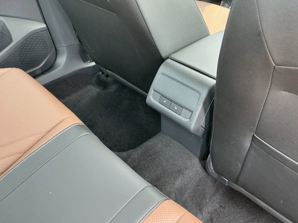 Used 2025 Volkswagen Jetta SEL image 33