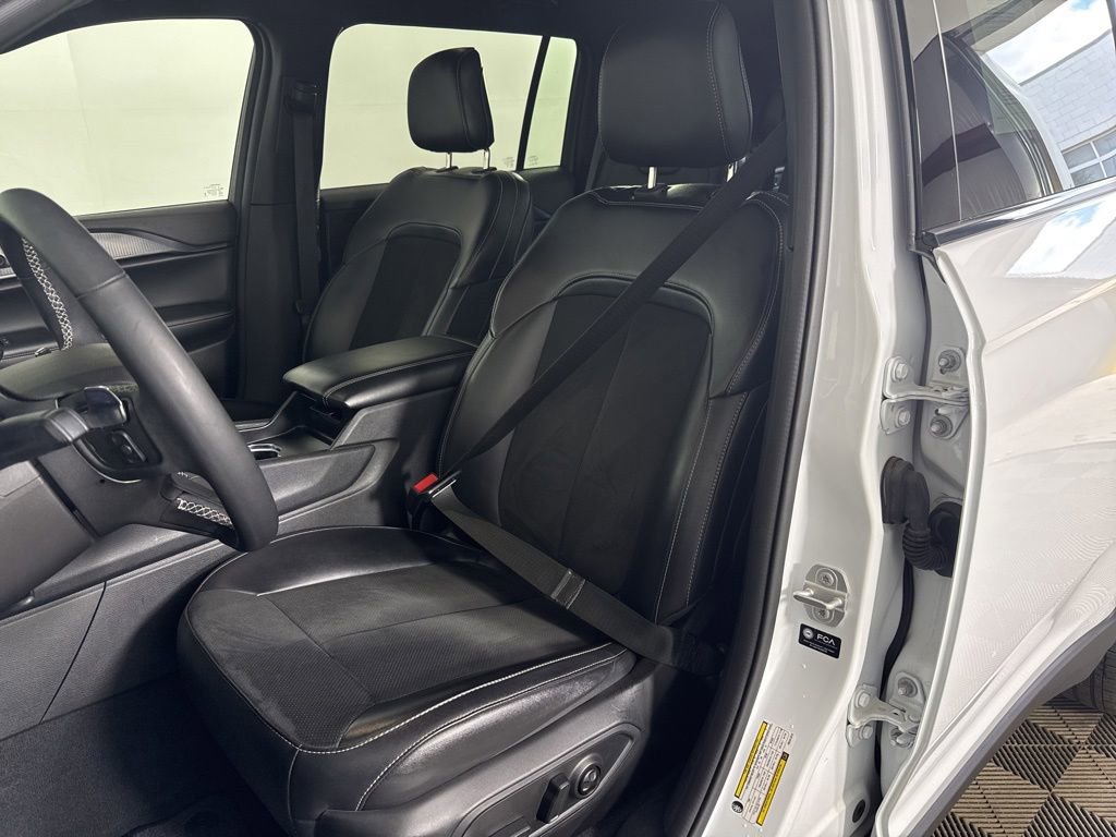 Used 2024 Jeep Grand Cherokee L Laredo AWD/4WD image 22