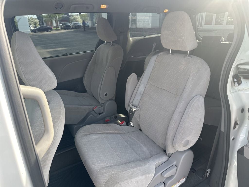 Used 2017 Toyota Sienna LE FWD image 16