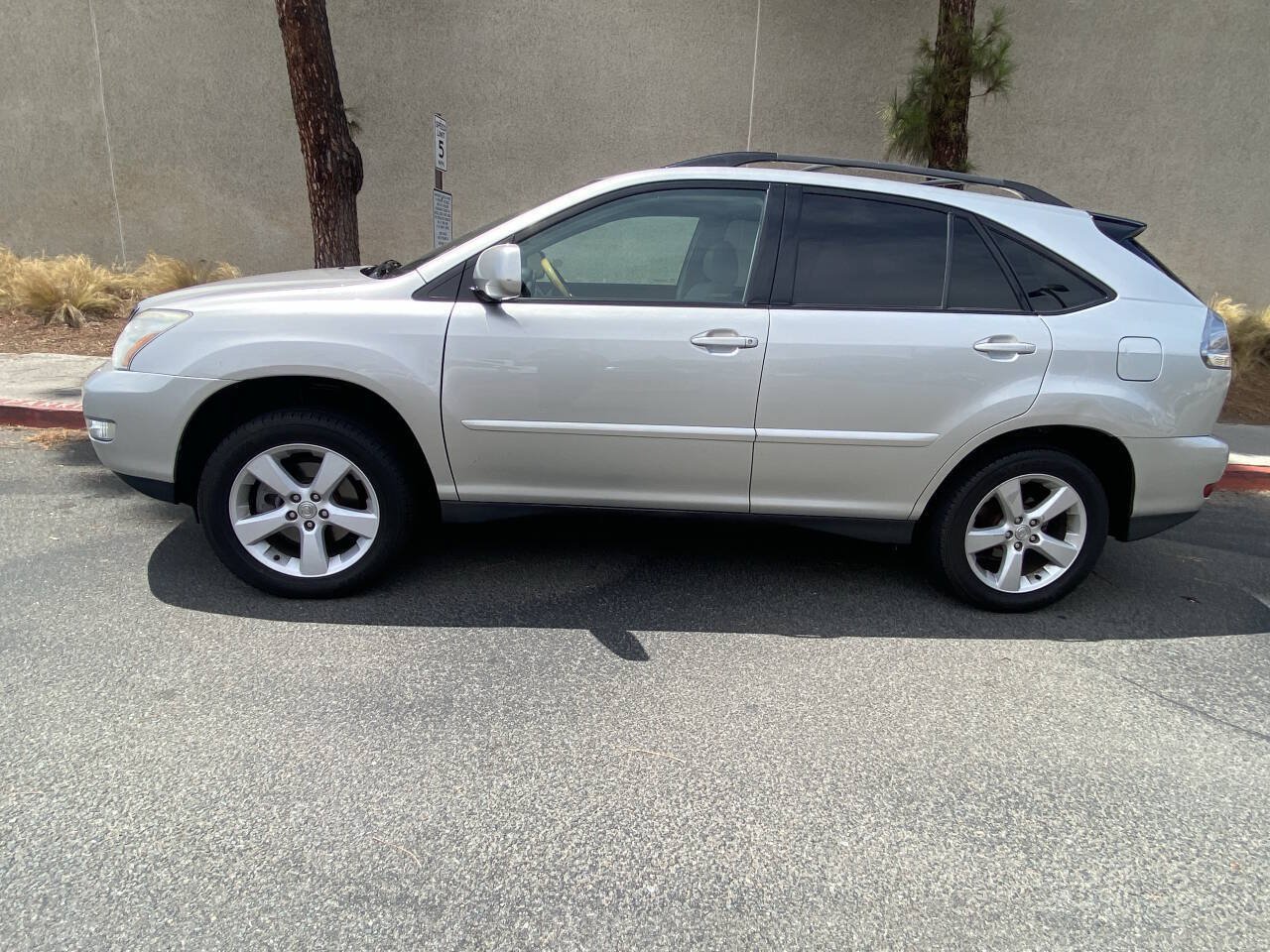 Used 2006 Lexus RX 330 FWD image 3