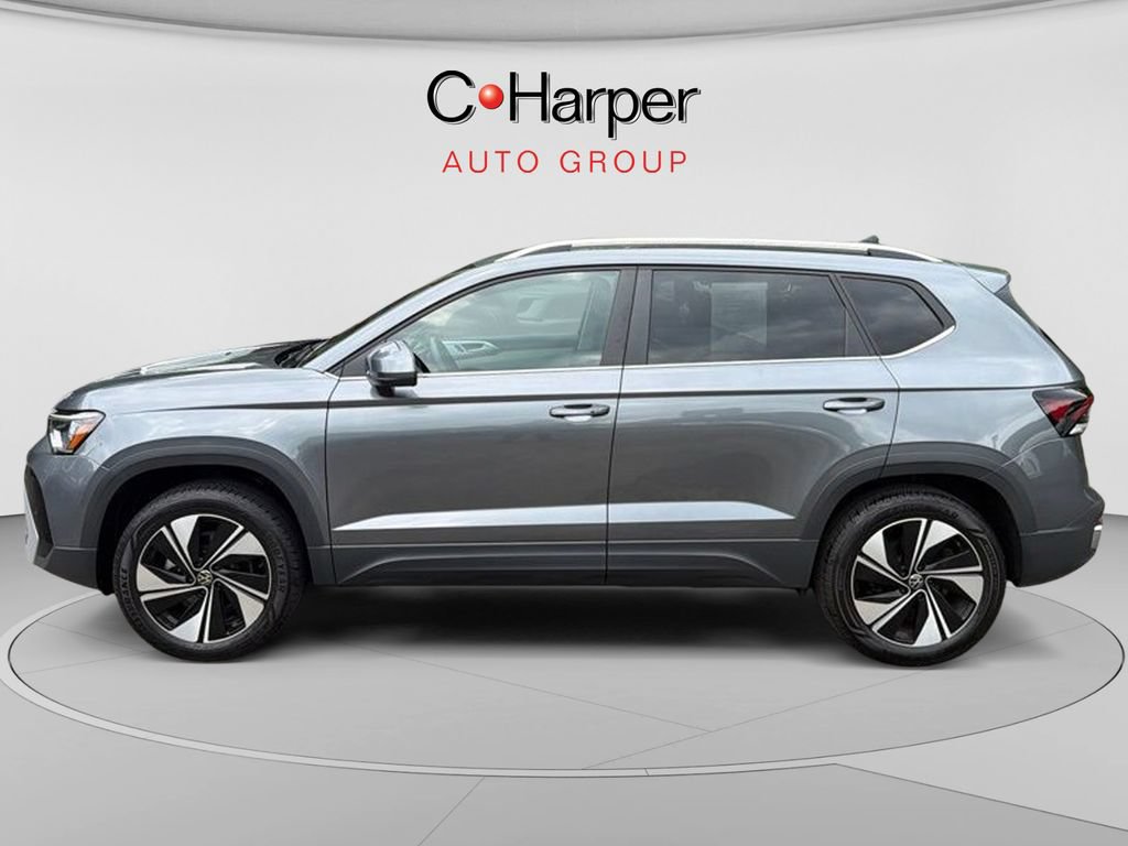 Used 2025 Volkswagen Taos SE AWD/4WD image 5