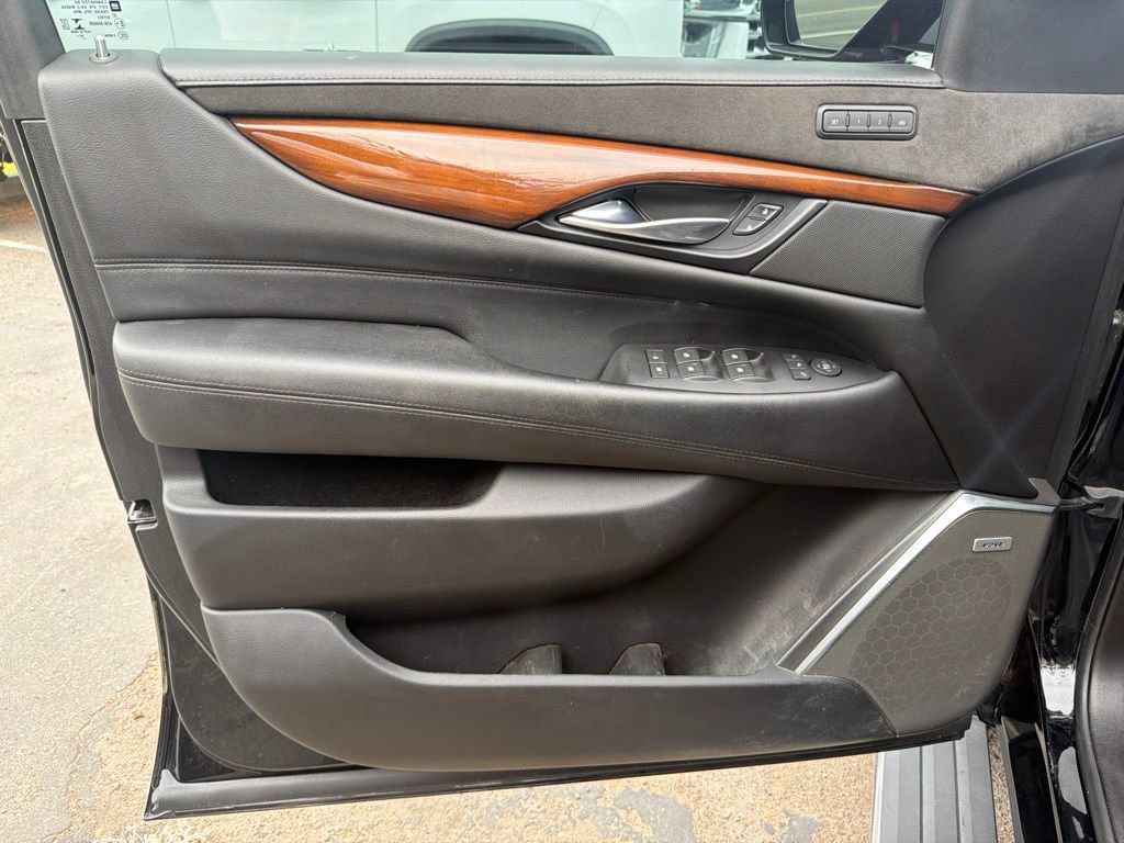 Used 2019 Cadillac Escalade ESV Premium Luxury AWD/4WD image 4