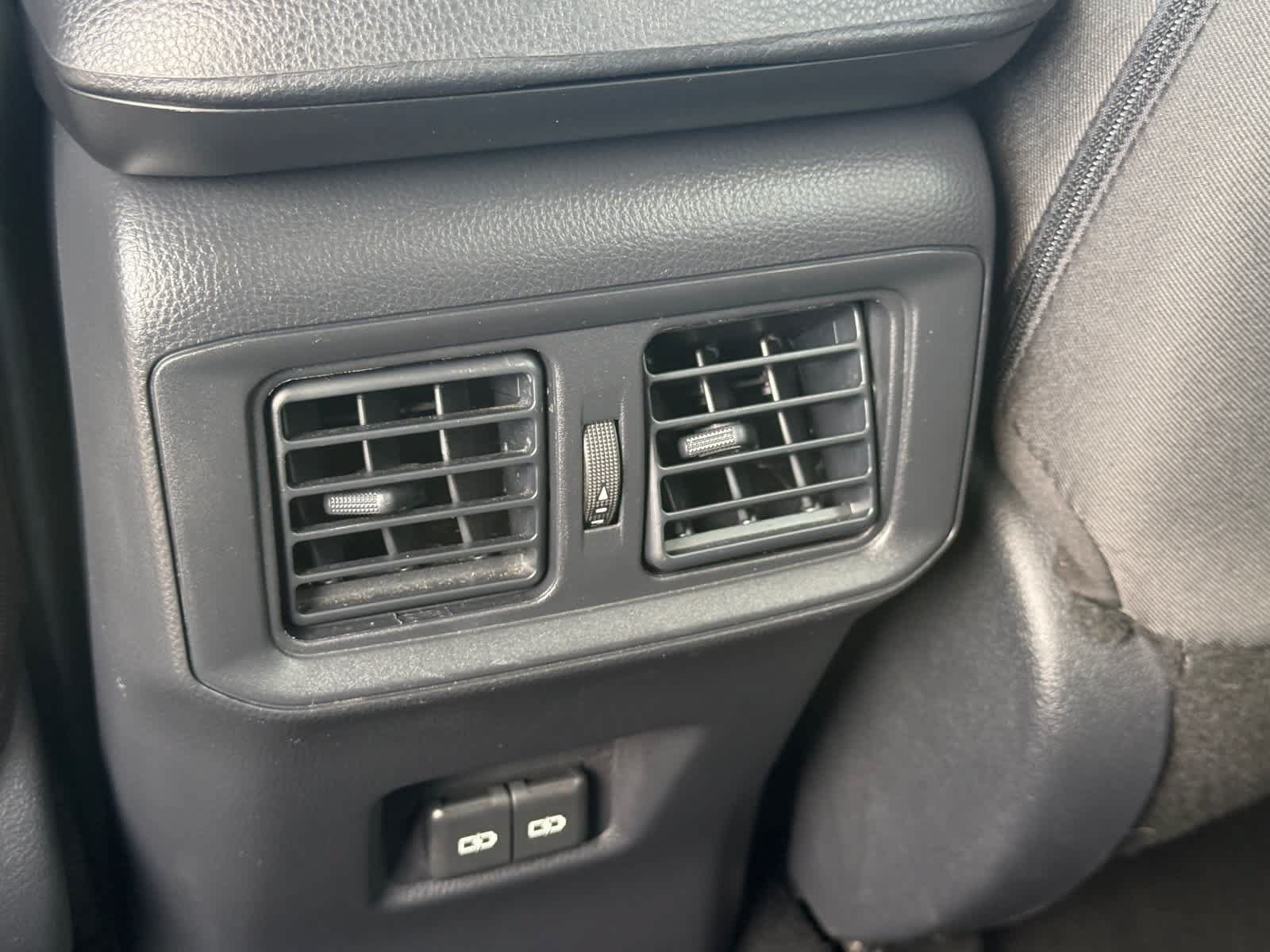 Used 2025 Toyota RAV4 XLE FWD image 27