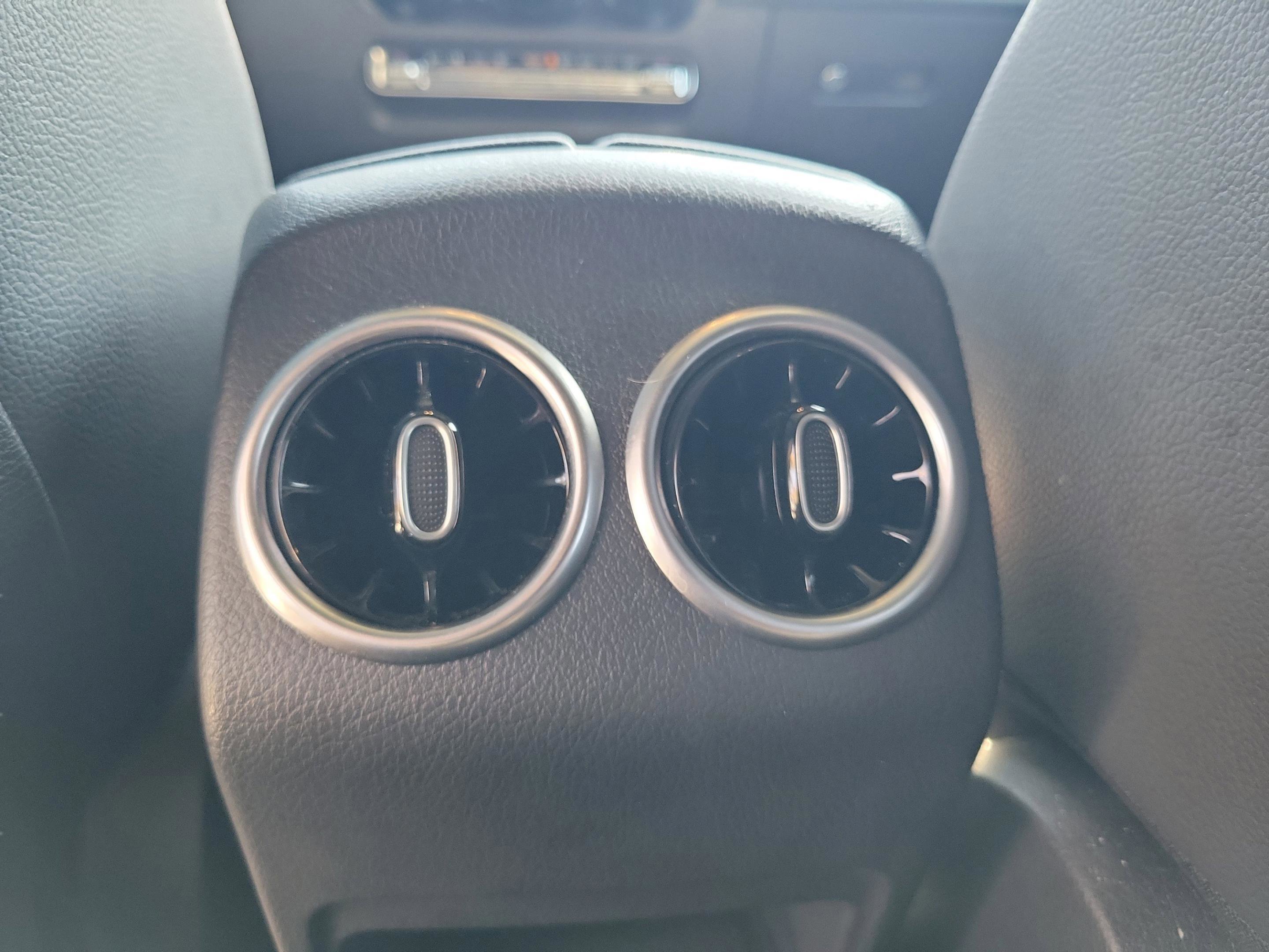 Used 2024 Mercedes-Benz GLB 250 image 9