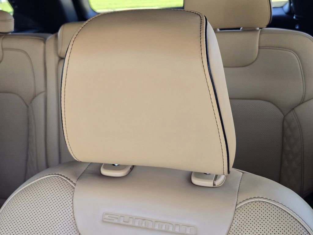 Used 2025 Jeep Grand Cherokee Summit image 22