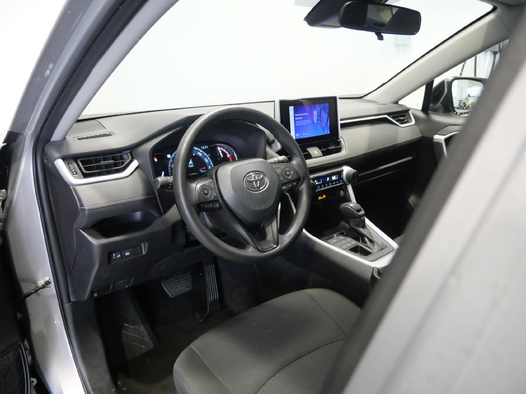 Used 2025 Toyota RAV4 LE AWD/4WD image 13