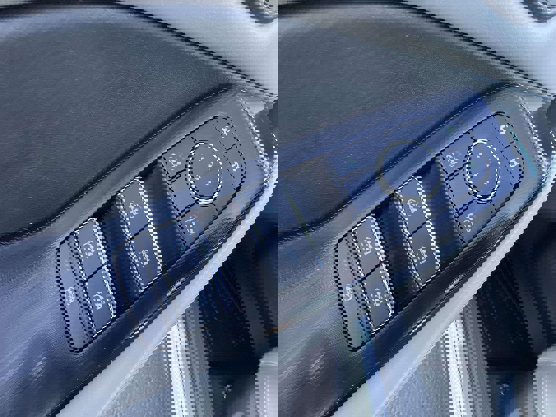 Used 2023 Nissan Rogue SL w/ SL Premium Package image 13