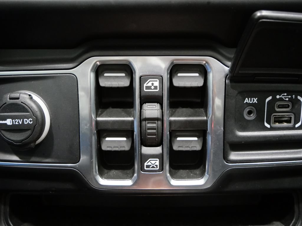 Used 2023 Jeep Wrangler Unlimited Sahara w/ Cold Weather Group AWD/4WD image 22