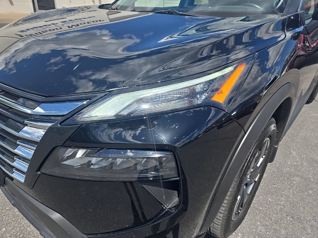 Used 2025 Nissan Rogue SV AWD/4WD image 31