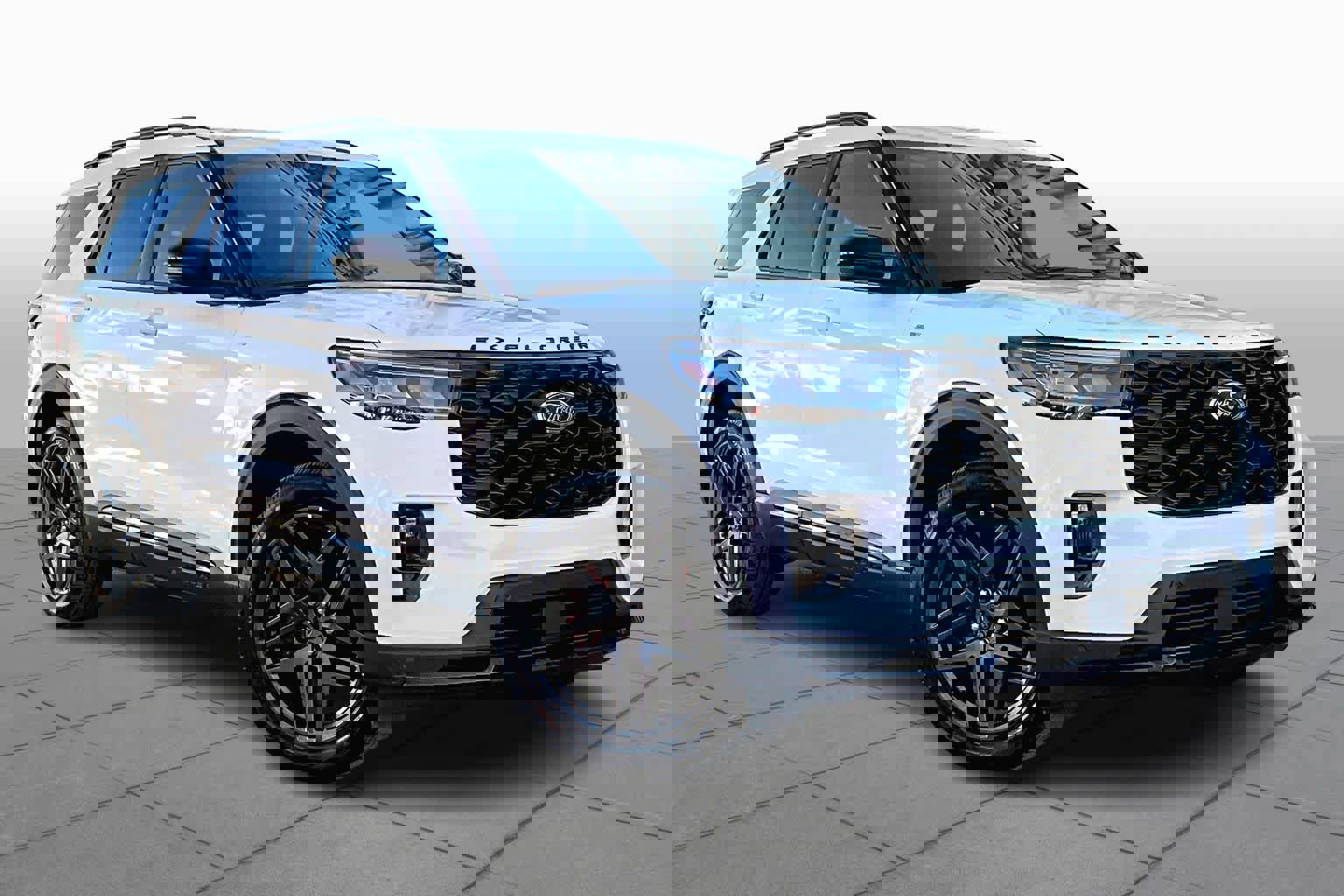 Used 2025 Ford Explorer ST-Line w/ Premium Package image 5