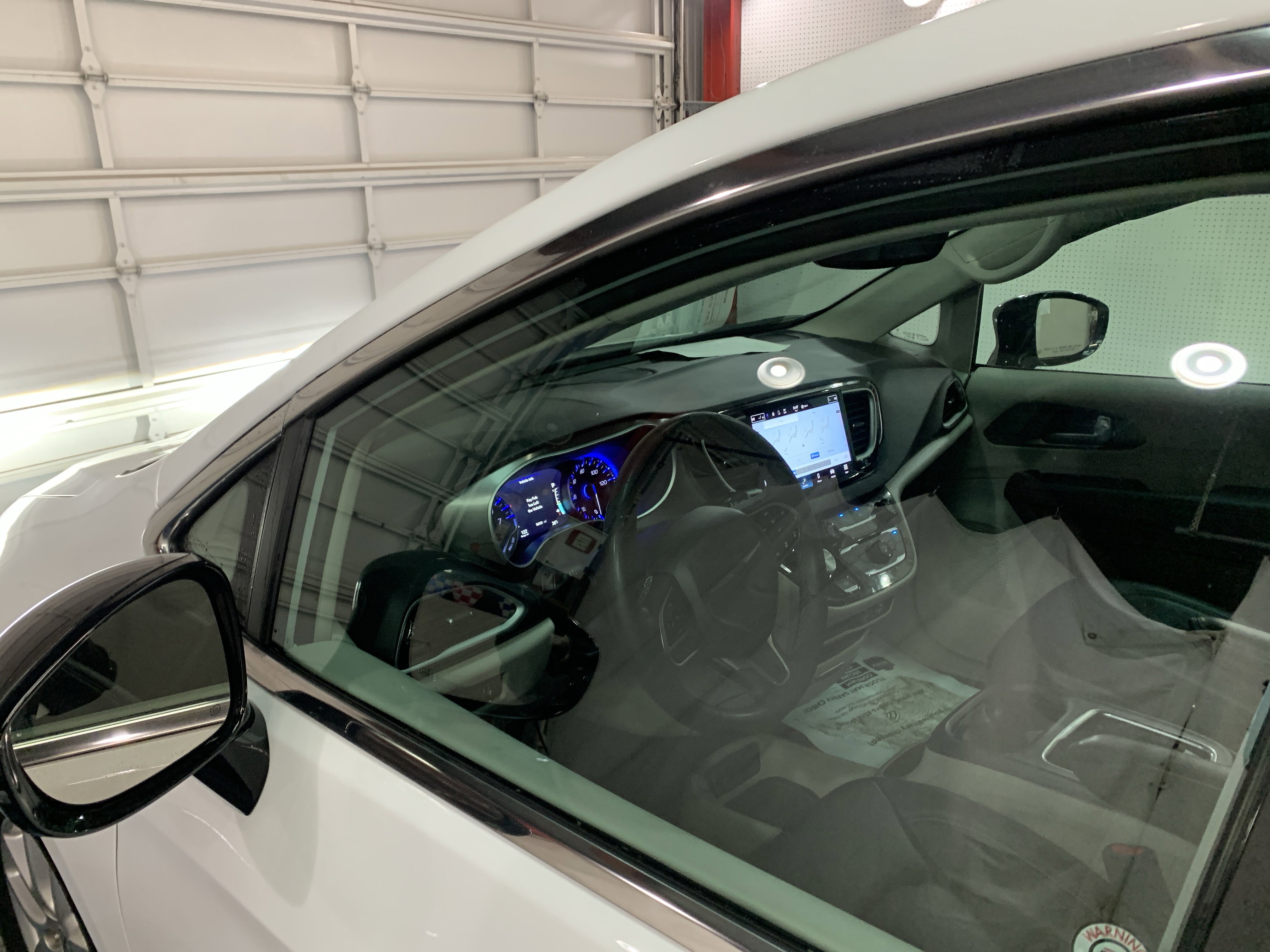 Used 2024 Chrysler Pacifica Touring-L image 10