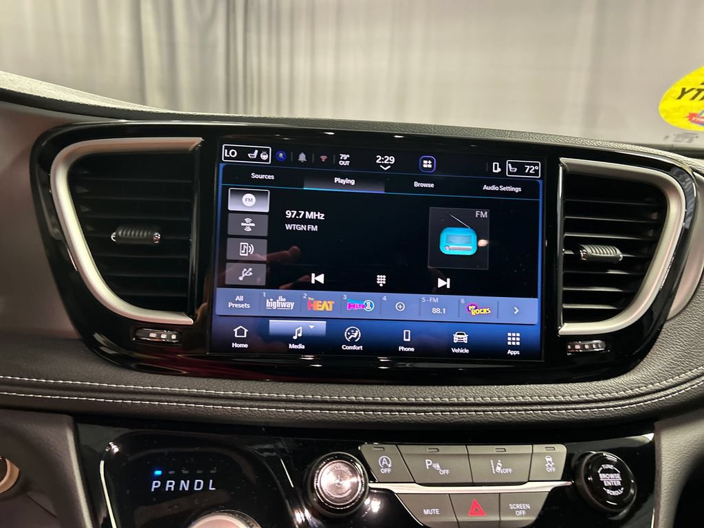 New 2027 Chrysler Pacifica Select FWD image 15
