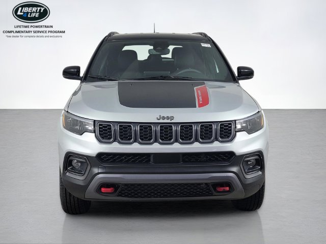 Used 2025 Jeep Compass Trailhawk AWD/4WD image 8