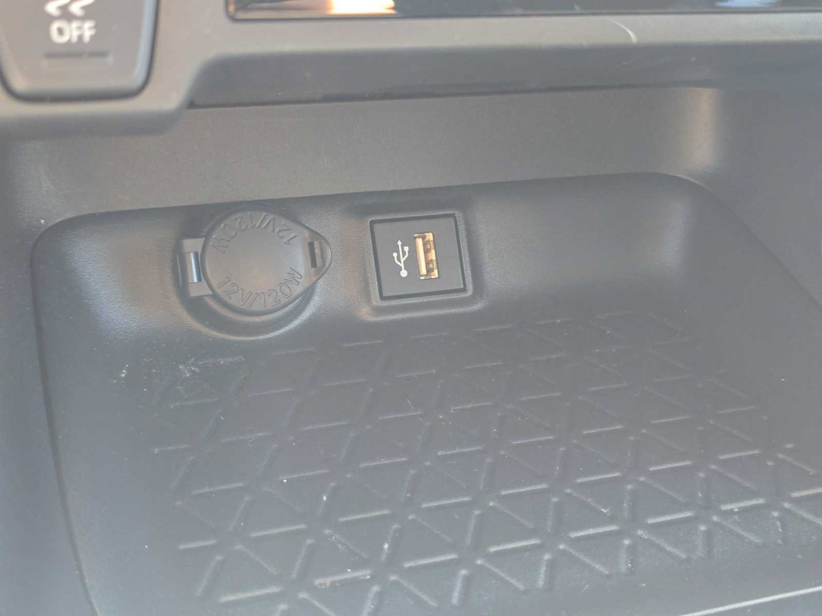 Used 2025 Toyota RAV4 LE AWD/4WD image 28