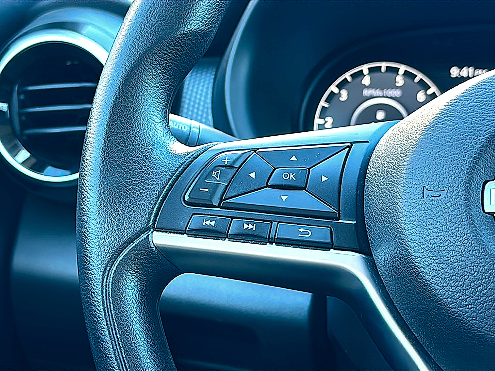 Used 2023 Nissan Kicks SV image 29