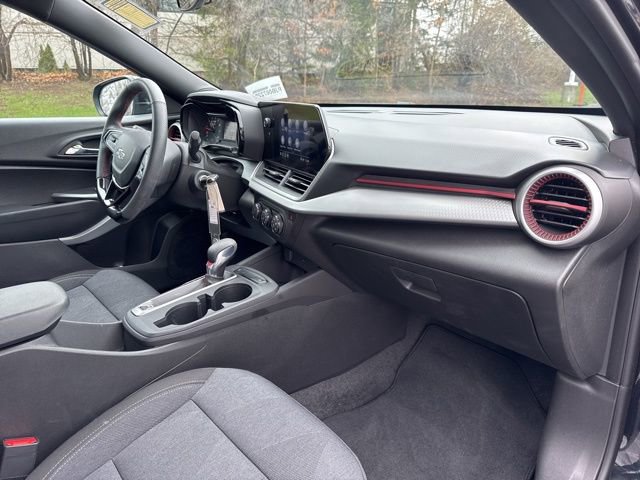 Used 2024 Chevrolet Trax RS w/ Driver Confidence Package image 25