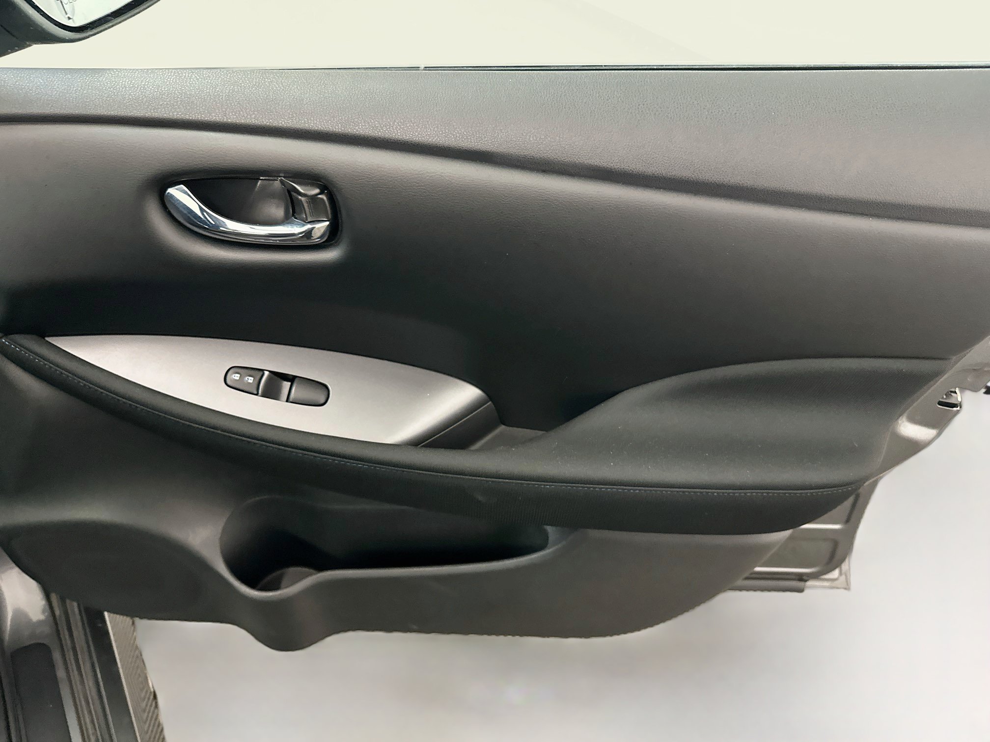 Used 2025 Nissan Leaf S FWD image 32