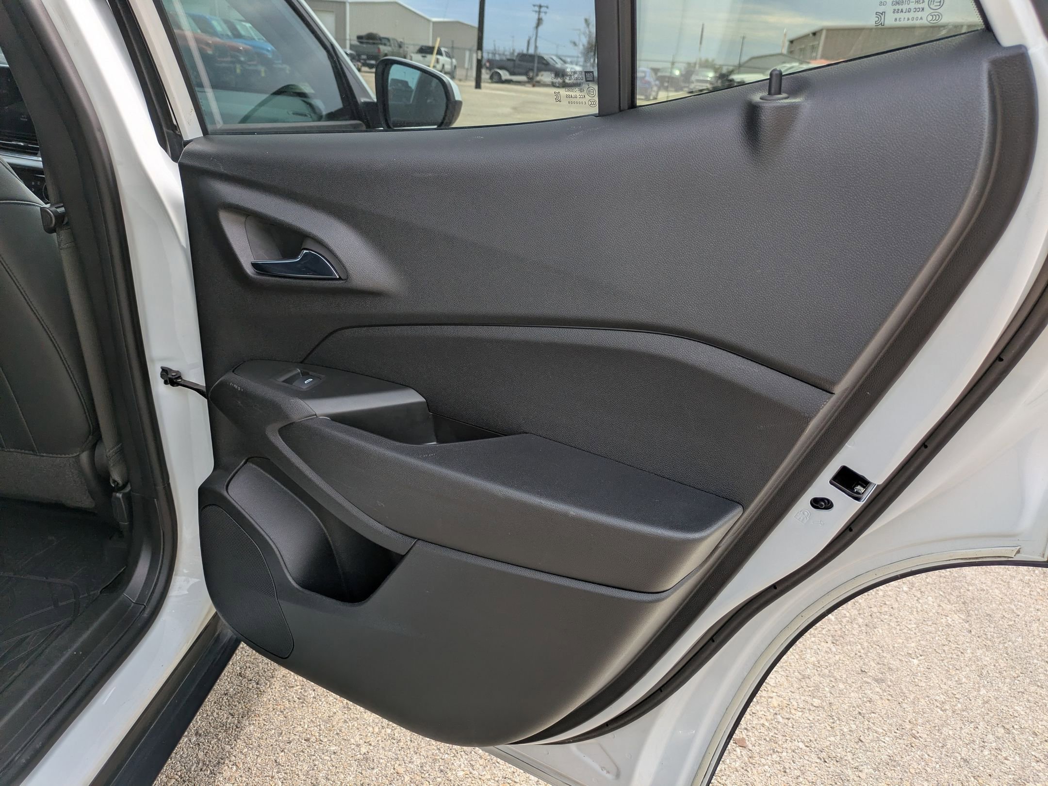Used 2024 Chevrolet Trax LT w/ Sunroof Package FWD image 26