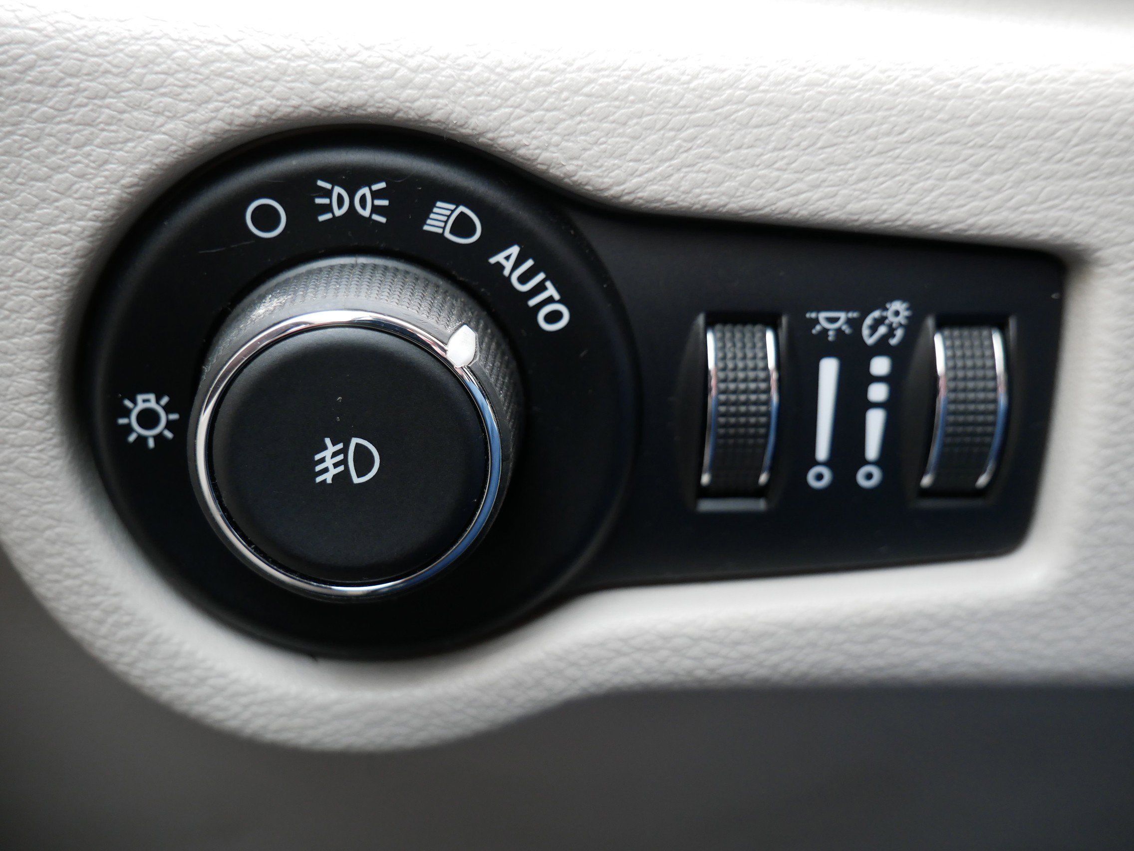 Used 2017 Chrysler Pacifica Touring-L w/ Tire & Wheel Group image 16