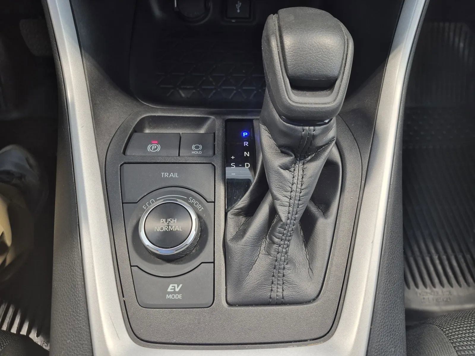 Used 2022 Toyota RAV4 LE AWD/4WD image 32