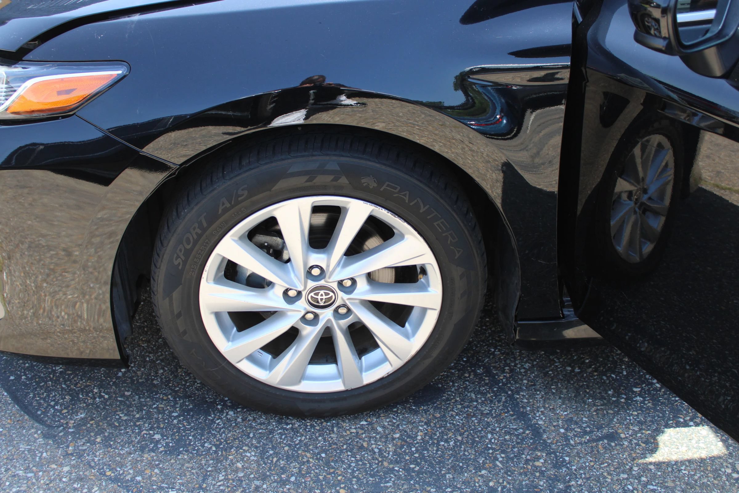 Used 2023 Toyota Camry LE FWD image 28