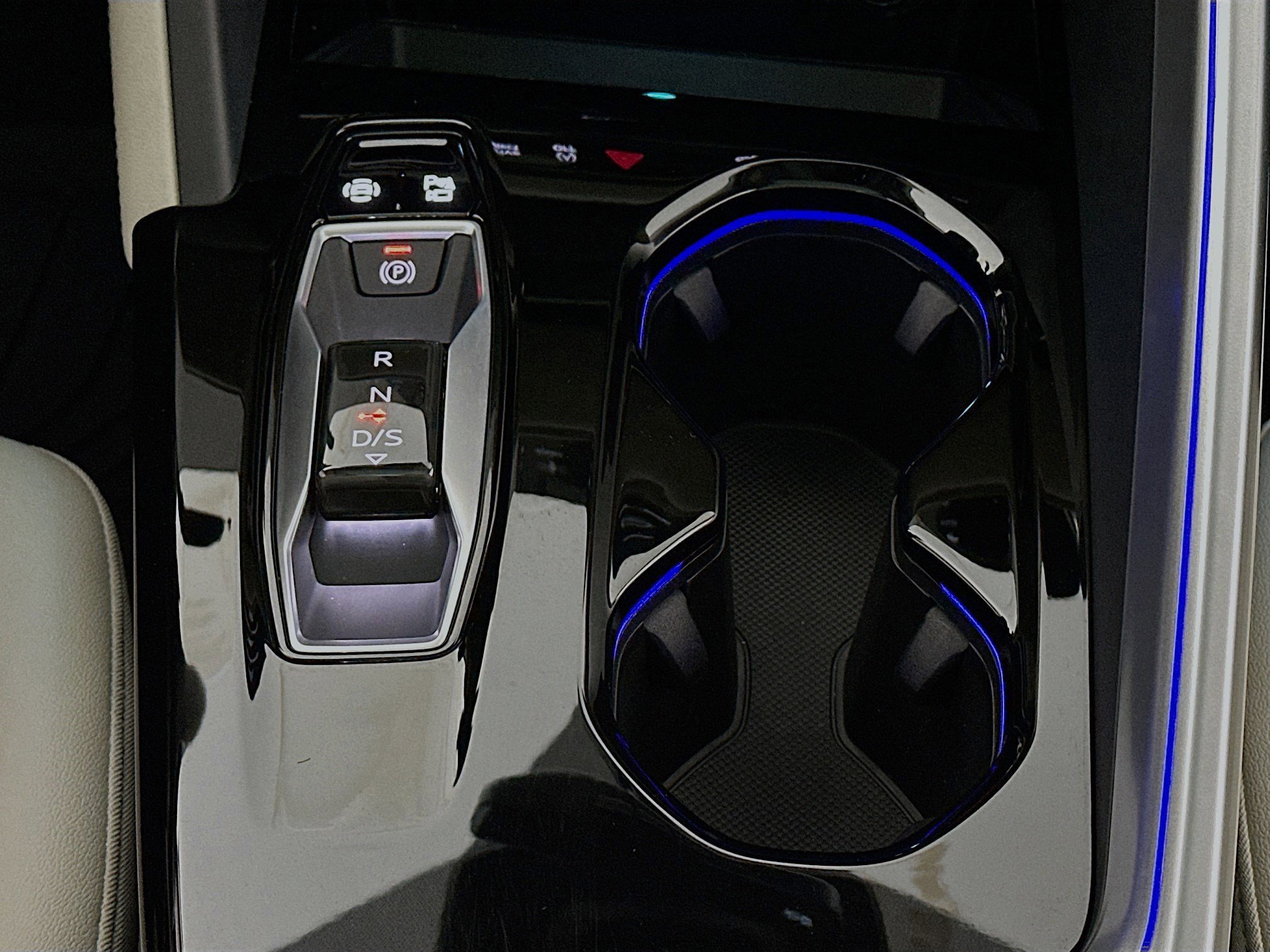 Used 2025 Audi Q5 Premium w/ Convenience Package image 14