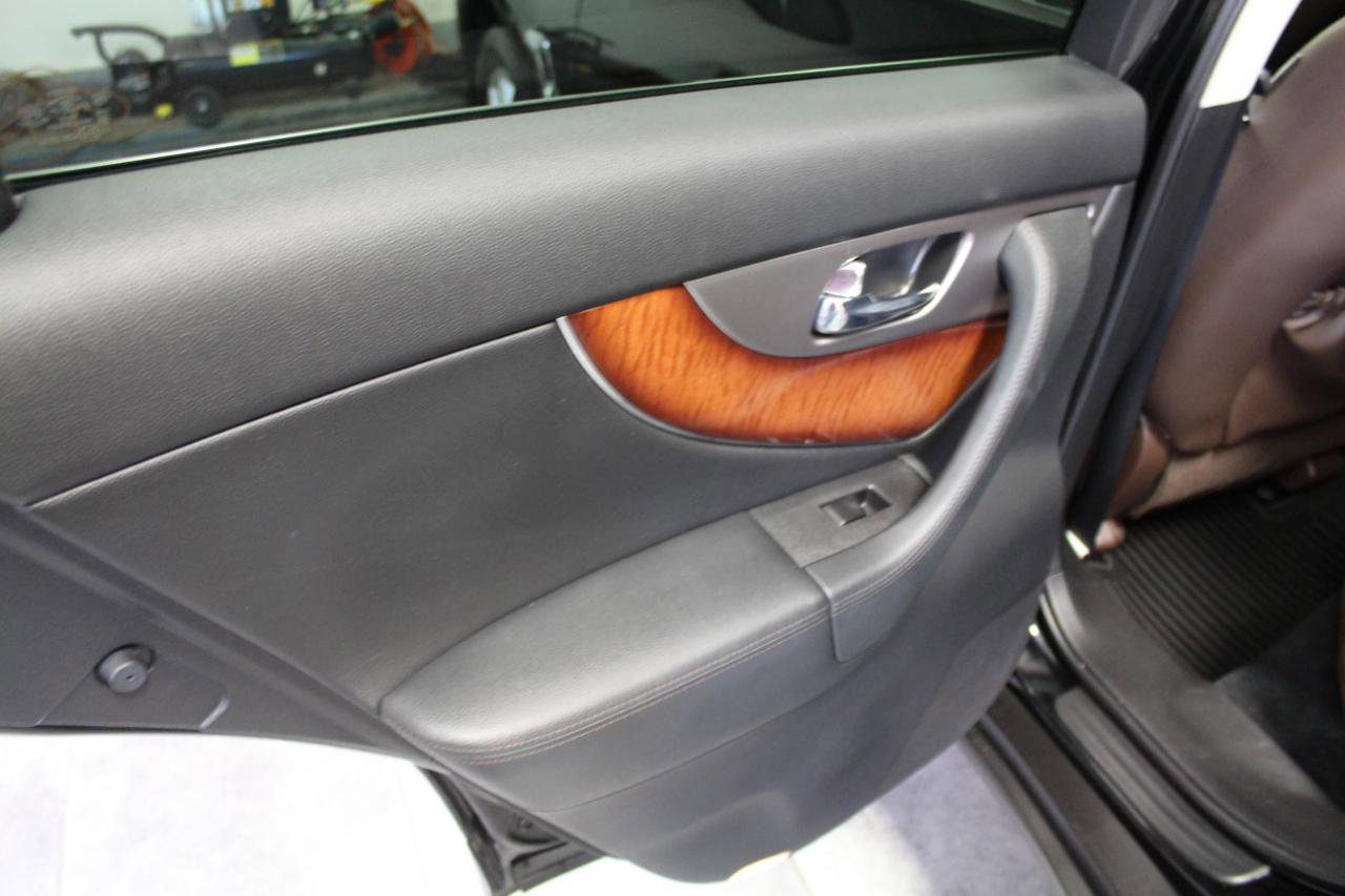 Used 2013 INFINITI FX37 AWD w/ Premium Pkg image 24