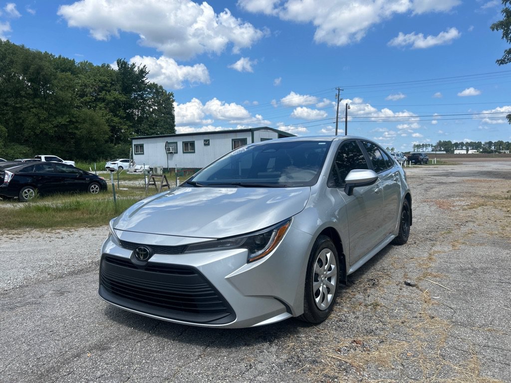 Used 2024 Toyota Corolla LE FWD image 3