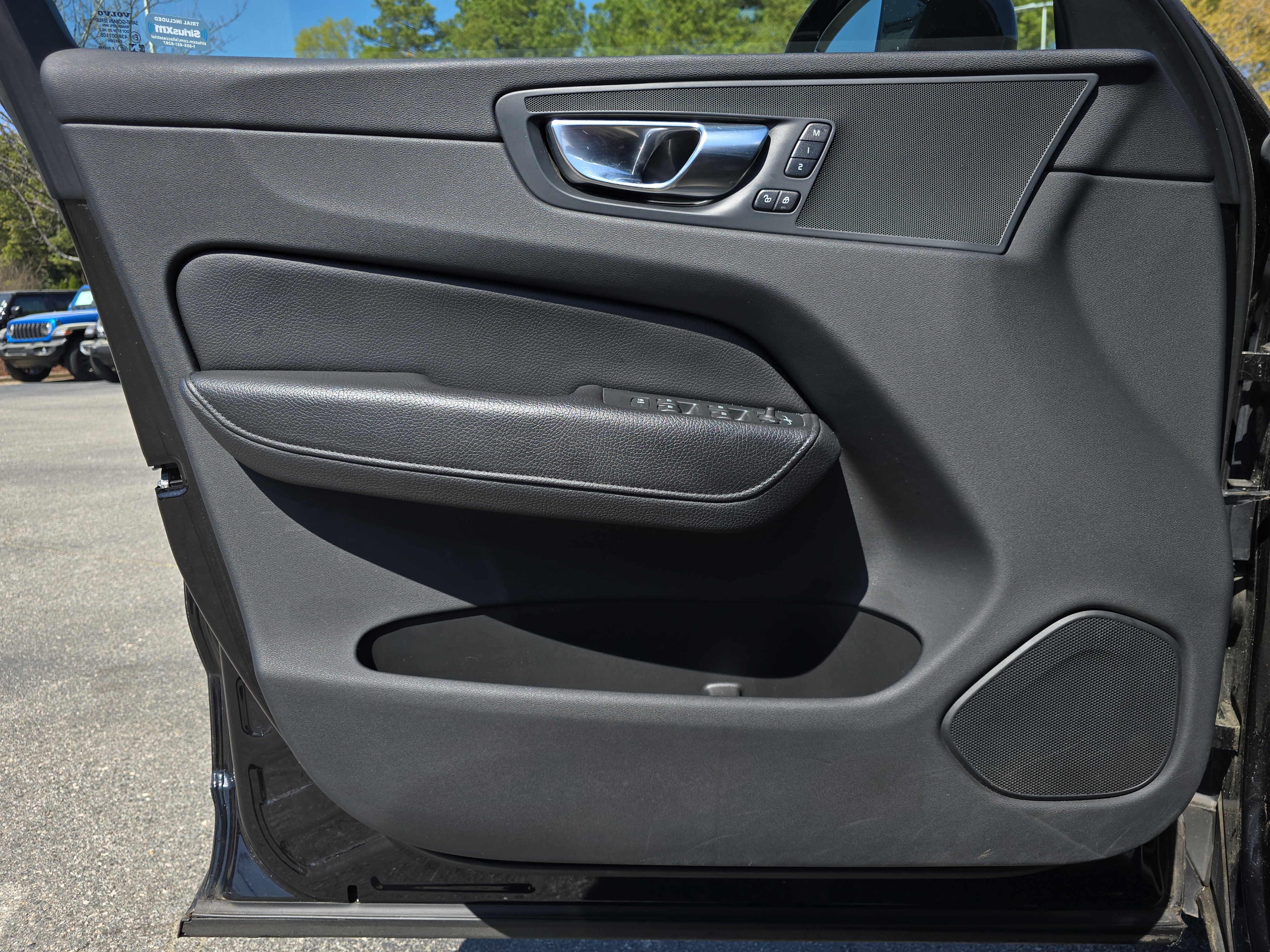 Used 2021 Volvo XC60 T5 Momentum image 27