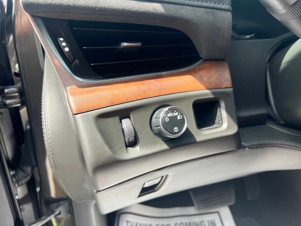 Used 2020 Cadillac Escalade Premium Luxury w/ LPO, Radiant Package RWD image 37