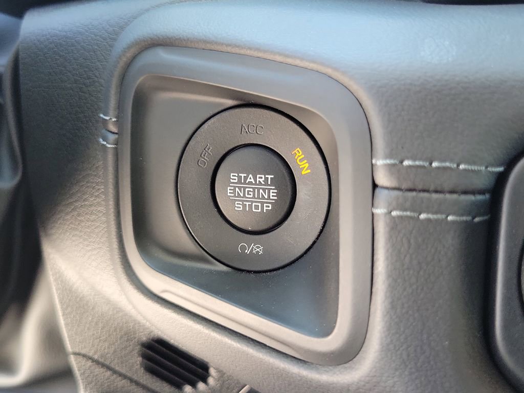 Used 2025 Jeep Gladiator Mojave w/ Steel Bumper Group image 29
