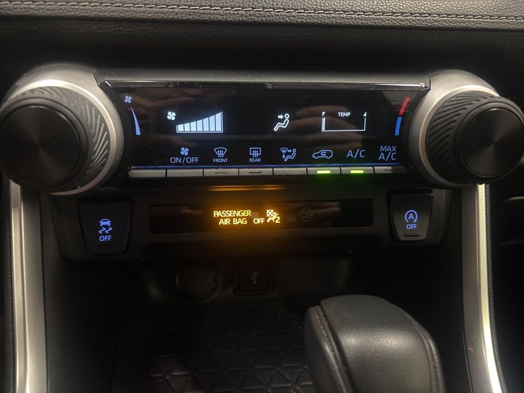 Used 2022 Toyota RAV4 LE image 24