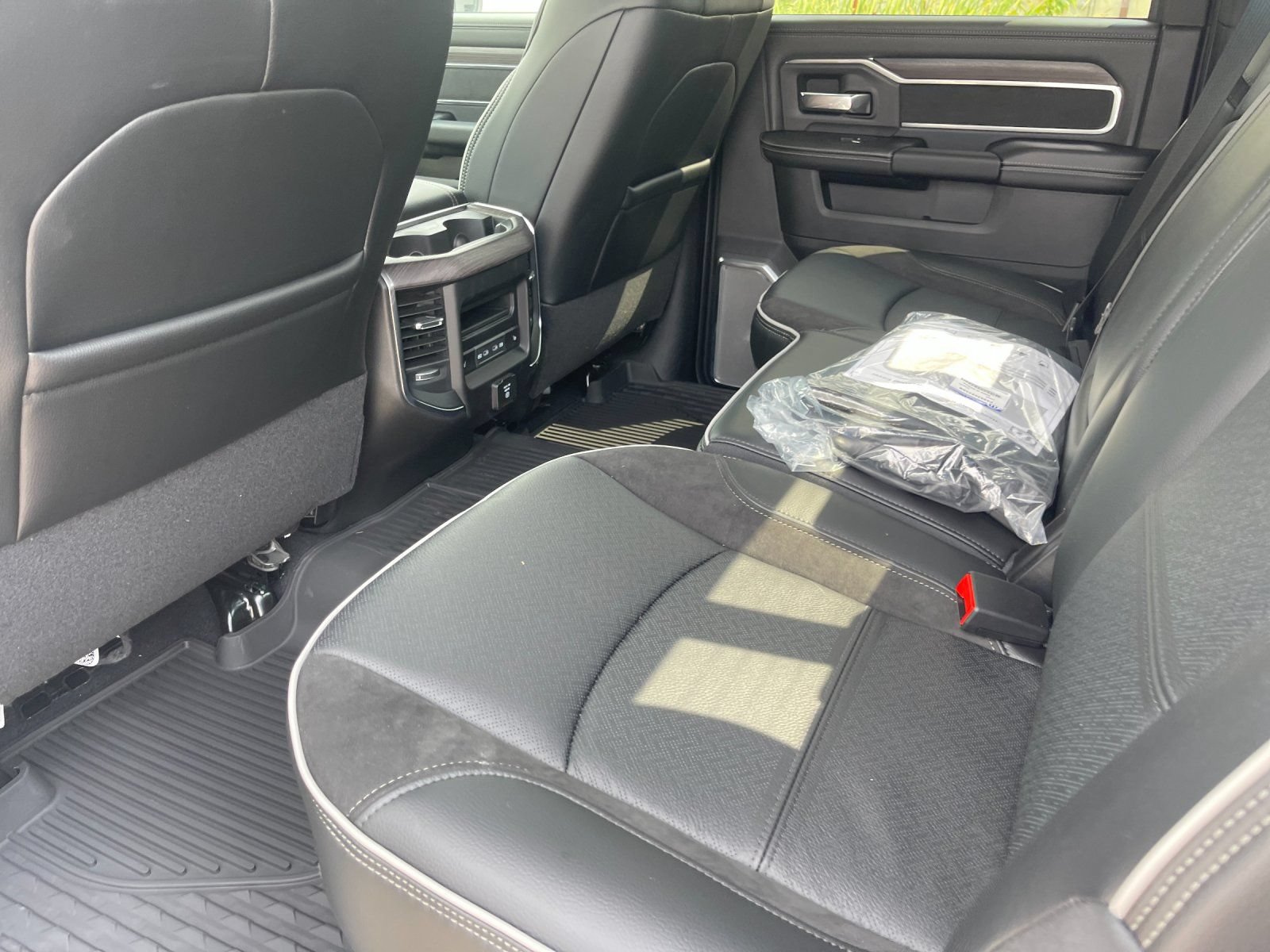 New 2027 RAM 2500 Laramie AWD/4WD image 13