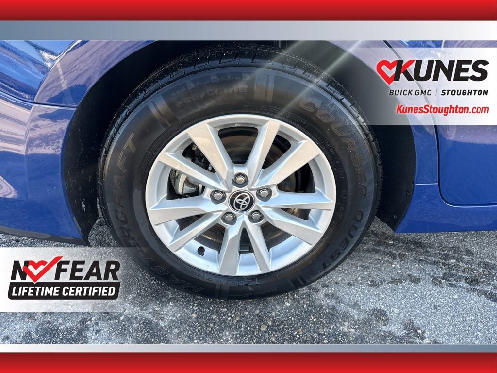 Used 2025 Toyota Camry LE FWD image 14
