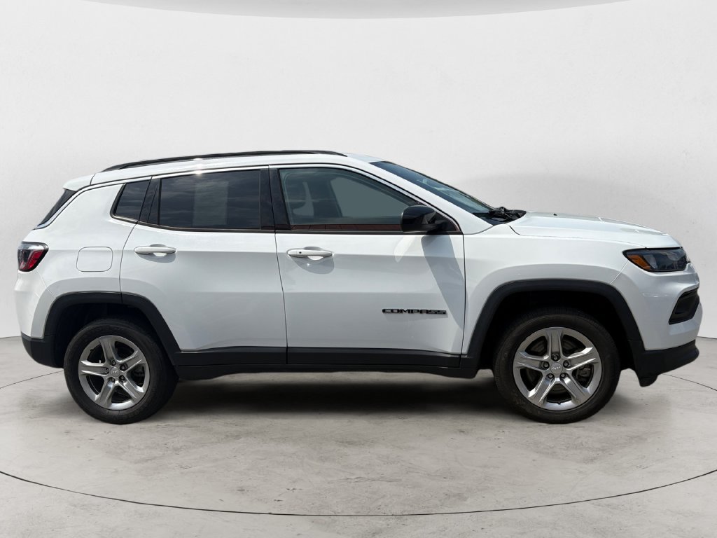 Used 2023 Jeep Compass Latitude AWD/4WD image 2