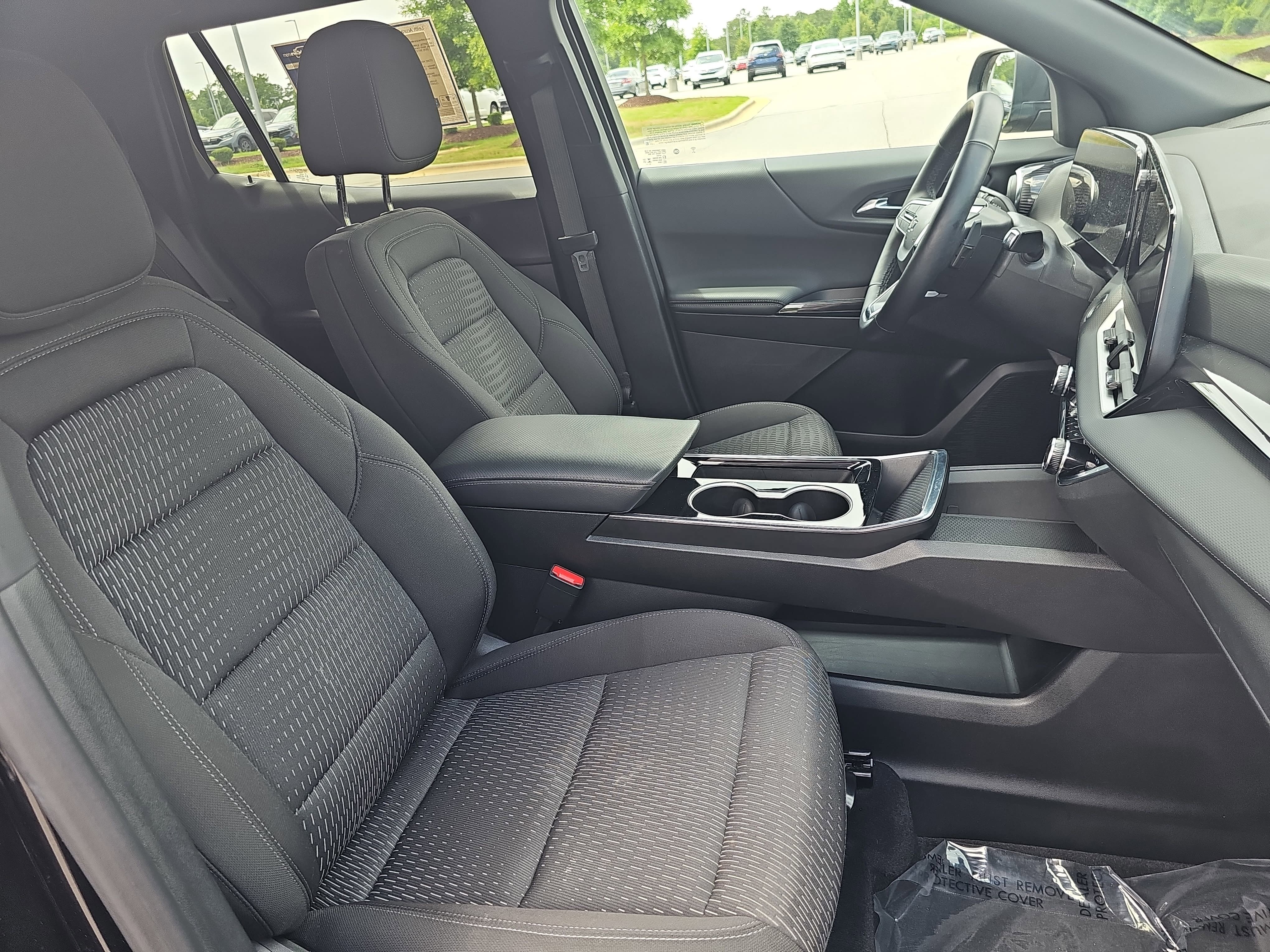 Used 2025 Chevrolet Equinox LT w/ Safety and Technology Package FWD image 10