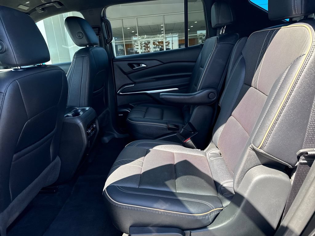 Used 2025 Chevrolet Traverse High Country FWD image 28