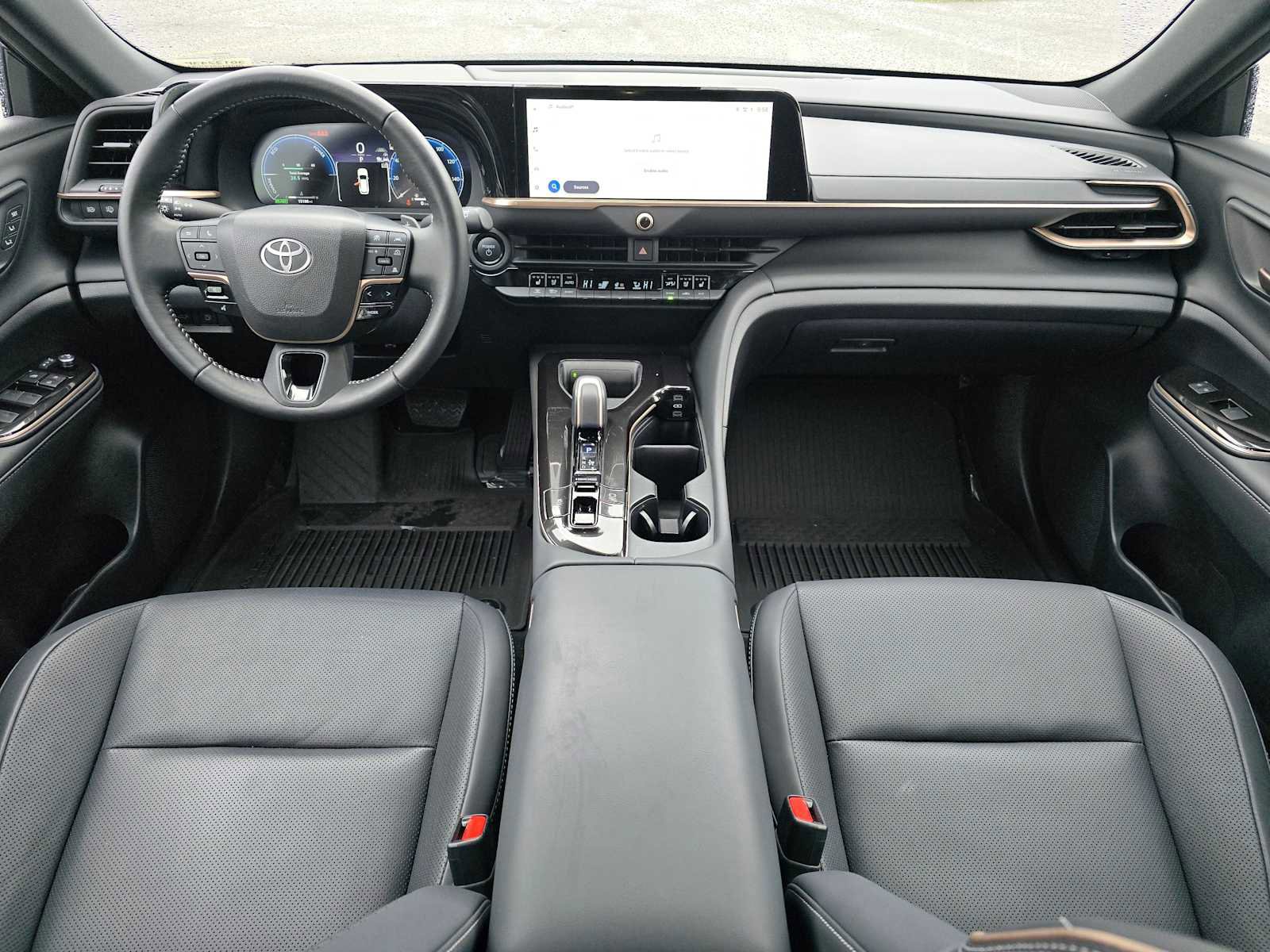 Used 2025 Toyota Crown Signia XLE image 18