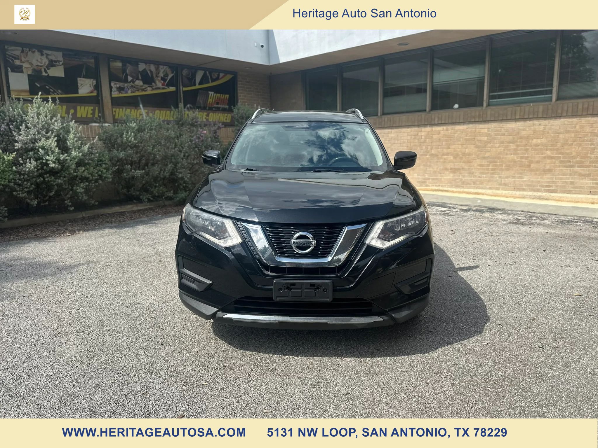 Used 2017 Nissan Rogue SV FWD image 2
