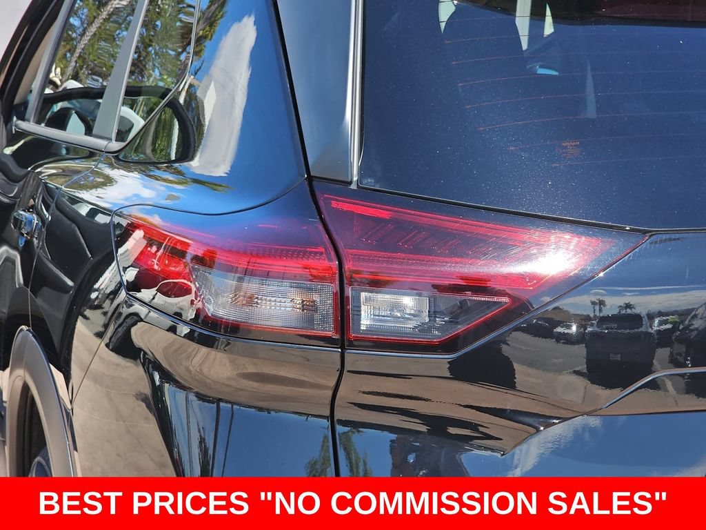 Used 2024 Nissan Rogue SV AWD/4WD image 40