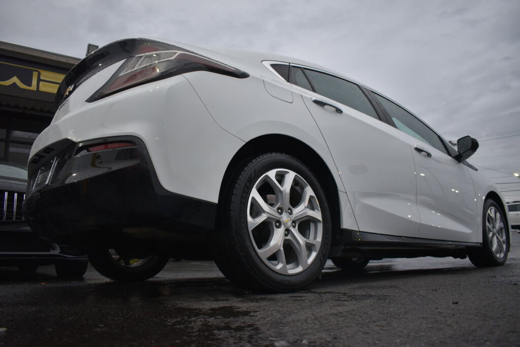Used 2017 Chevrolet Volt Premier w/ Driver Confidence II Package image 7