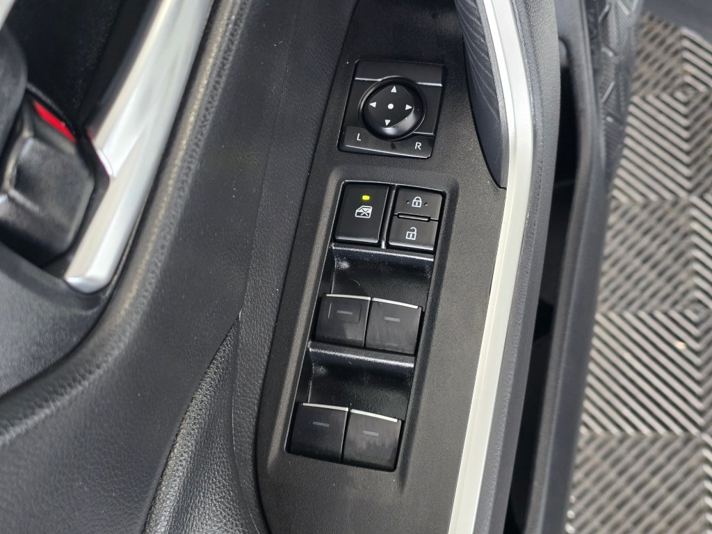 Used 2025 Toyota RAV4 XLE AWD/4WD image 21
