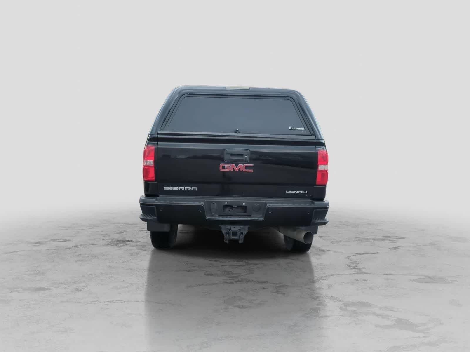Used 2017 GMC Sierra 2500 Denali w/ Suspension Package, Off-Road AWD/4WD image 7