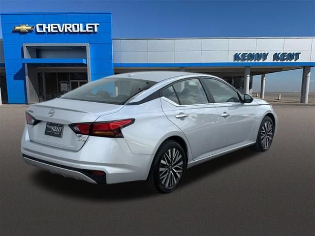 Used 2025 Nissan Altima 2.5 SV FWD image 5