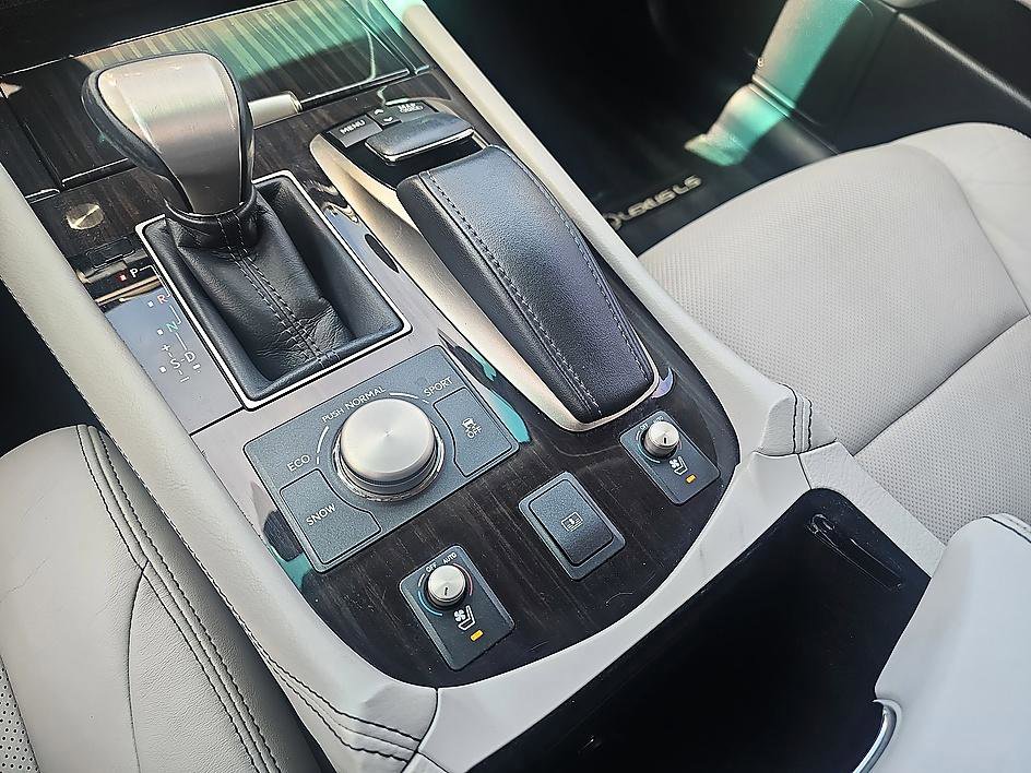 Used 2014 Lexus LS 460 w/ Comfort Package image 25