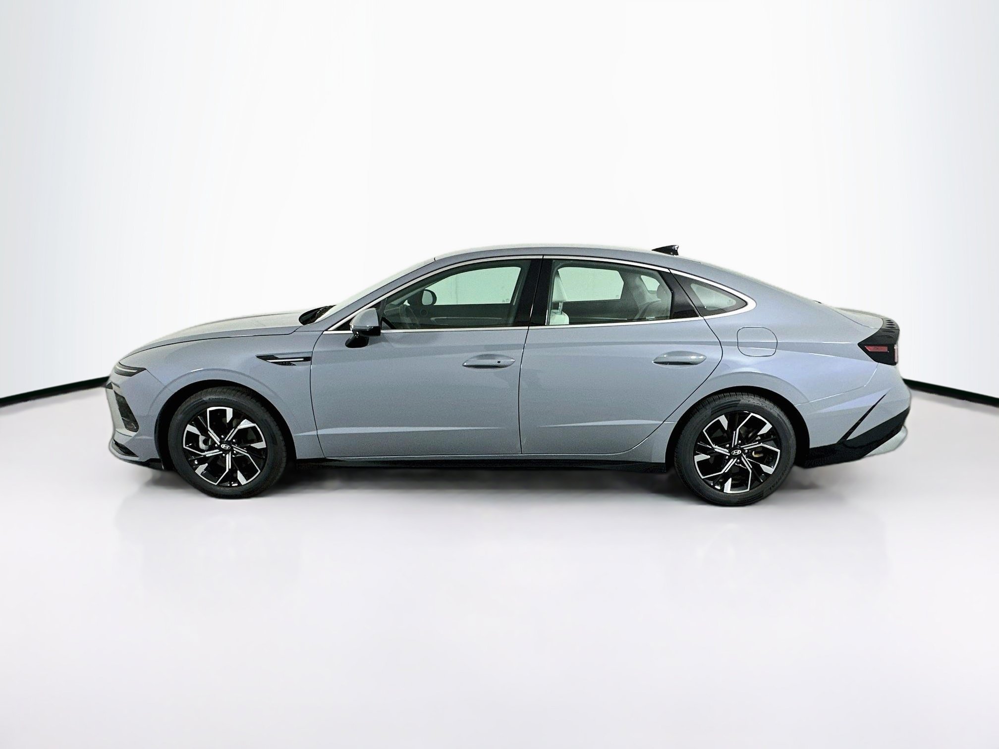 Used 2024 Hyundai Sonata SEL FWD image 4