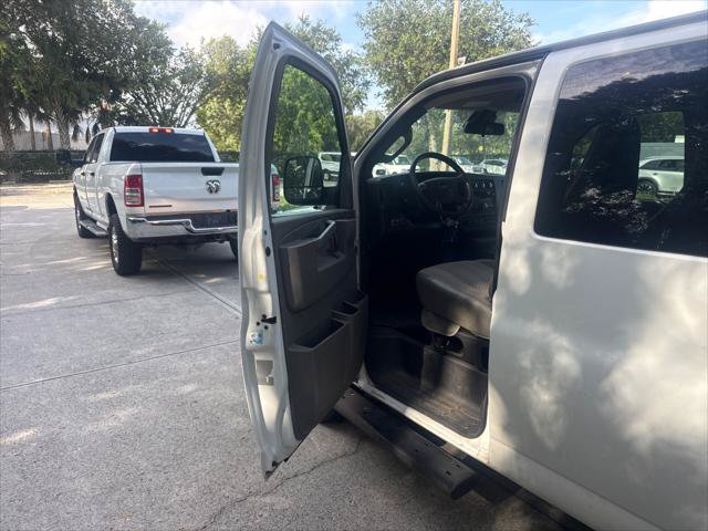 Used 2020 Chevrolet Express 3500 LT w/ LT Preferred Equipment Group RWD image 10