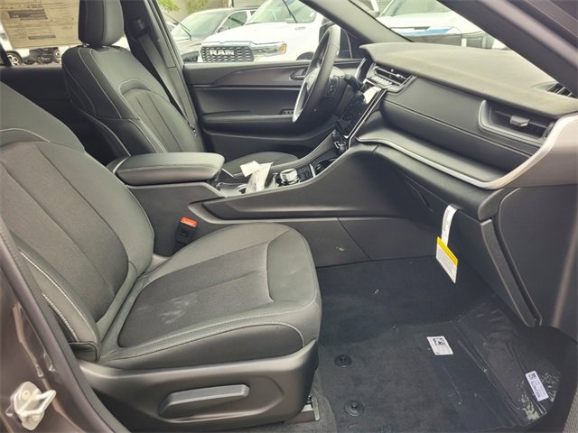New 2025 Jeep Grand Cherokee Laredo X image 16
